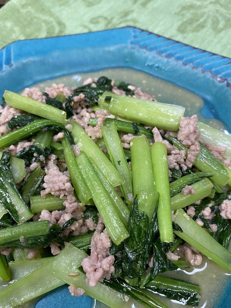 ＊6/23＊【台所のよっぱらい】小松菜の挽肉炒めをご紹介♪