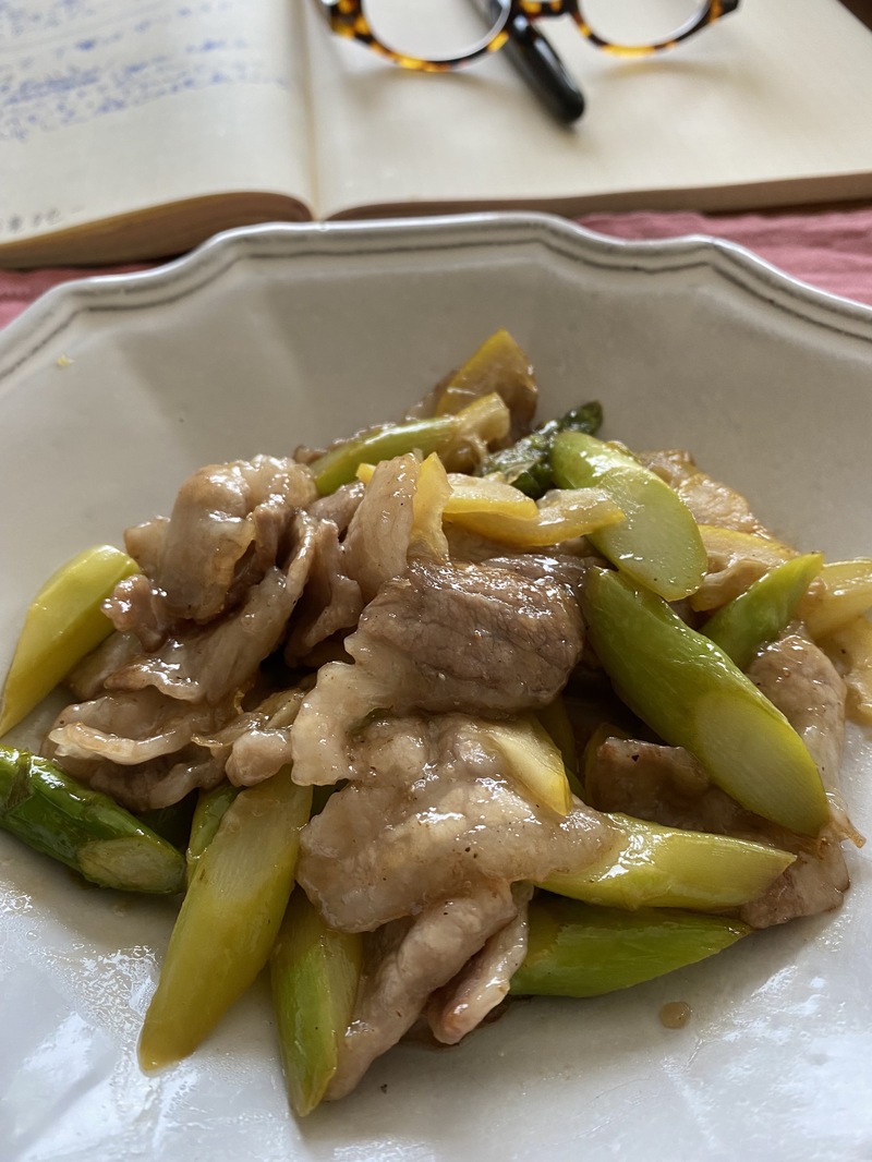 ＊6/30＊【台所のよっぱらい】豚バラとアスパラのレモン炒めをご紹介♪